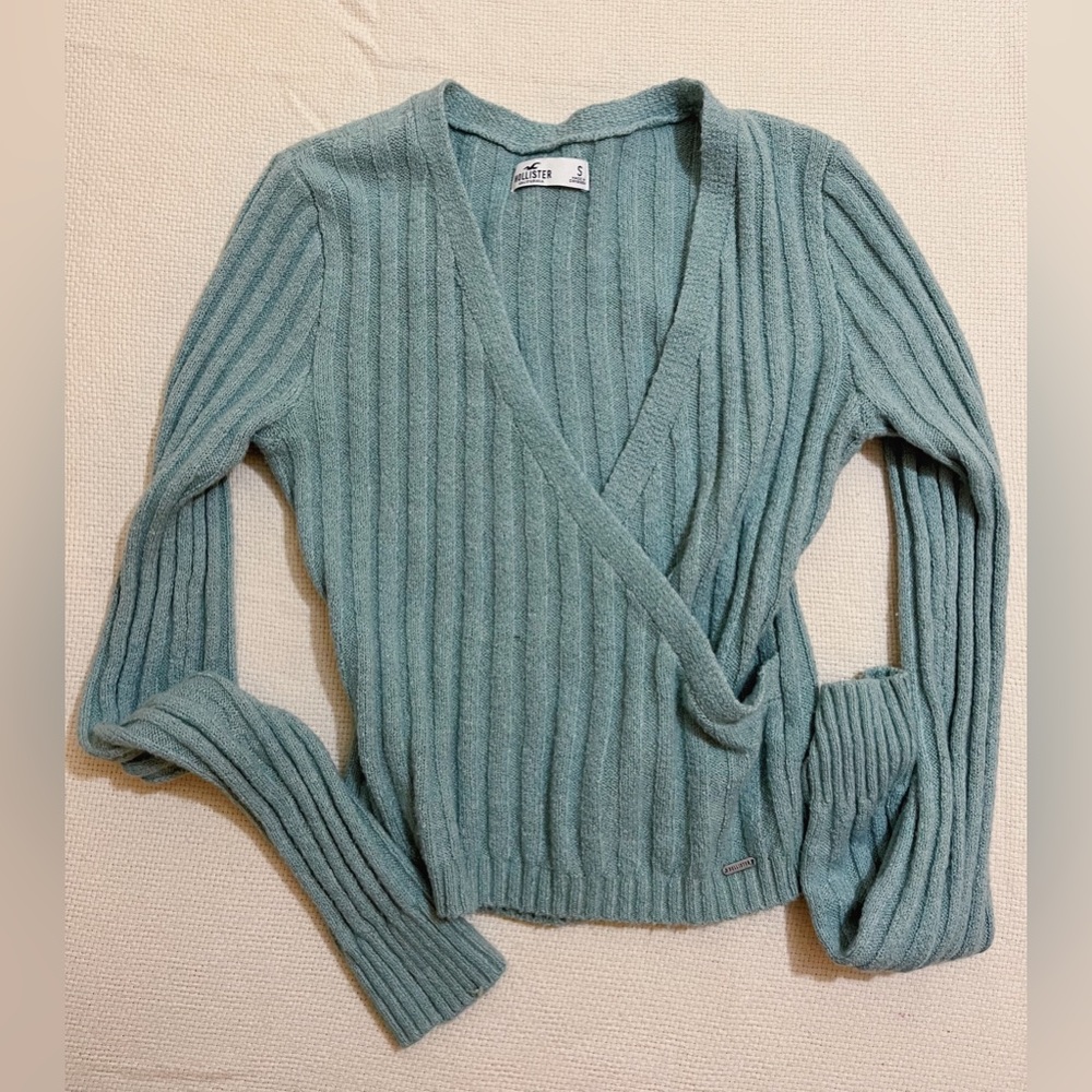 hollister wrap around sweater